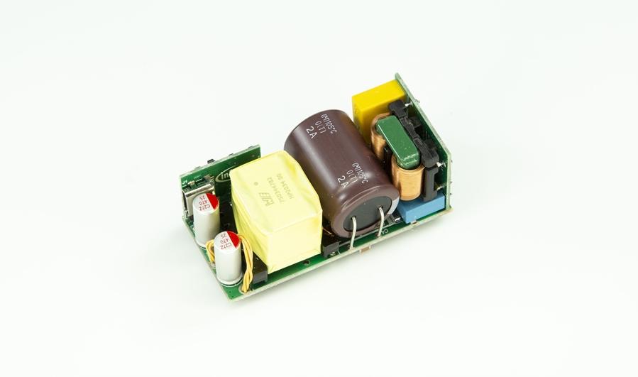 Infineon Technologies AG-REFXDPS2108165W1TOBO1 Placas y kits de desarrollo de administración de potencia XDPS21081 AC to DC Switching Converter 5V to 20V Output Reference Board