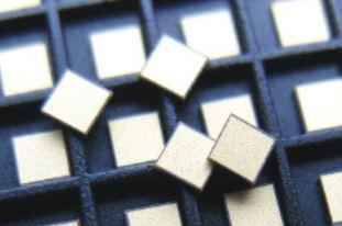 Syfer Technology-D15BD3R9K1EX Kondensator, keramisch, einlagig Cap Ceramic 3.9pF 100V BD 10%( 0.381 X 0.381 X 0.089mm) Pad SMD 125°C Waffle