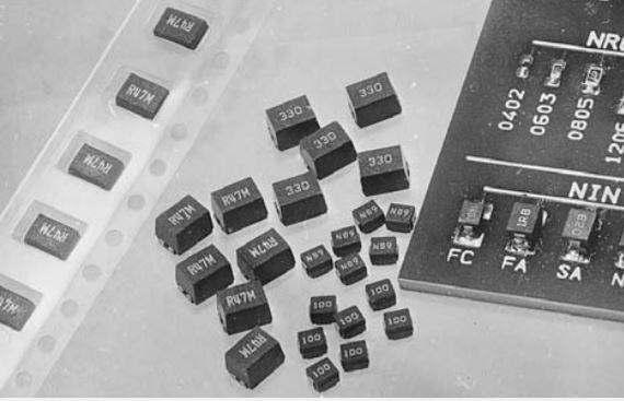 NIC Components-NIN-FC1R5JTR220F Induktionsspule, Oberflächenmontage Inductor RF Chip Molded Wirewound 1.5uH 5% 7.96MHz 30Q-Factor 0.22A 1.3Ohm DCR 1008 T/R