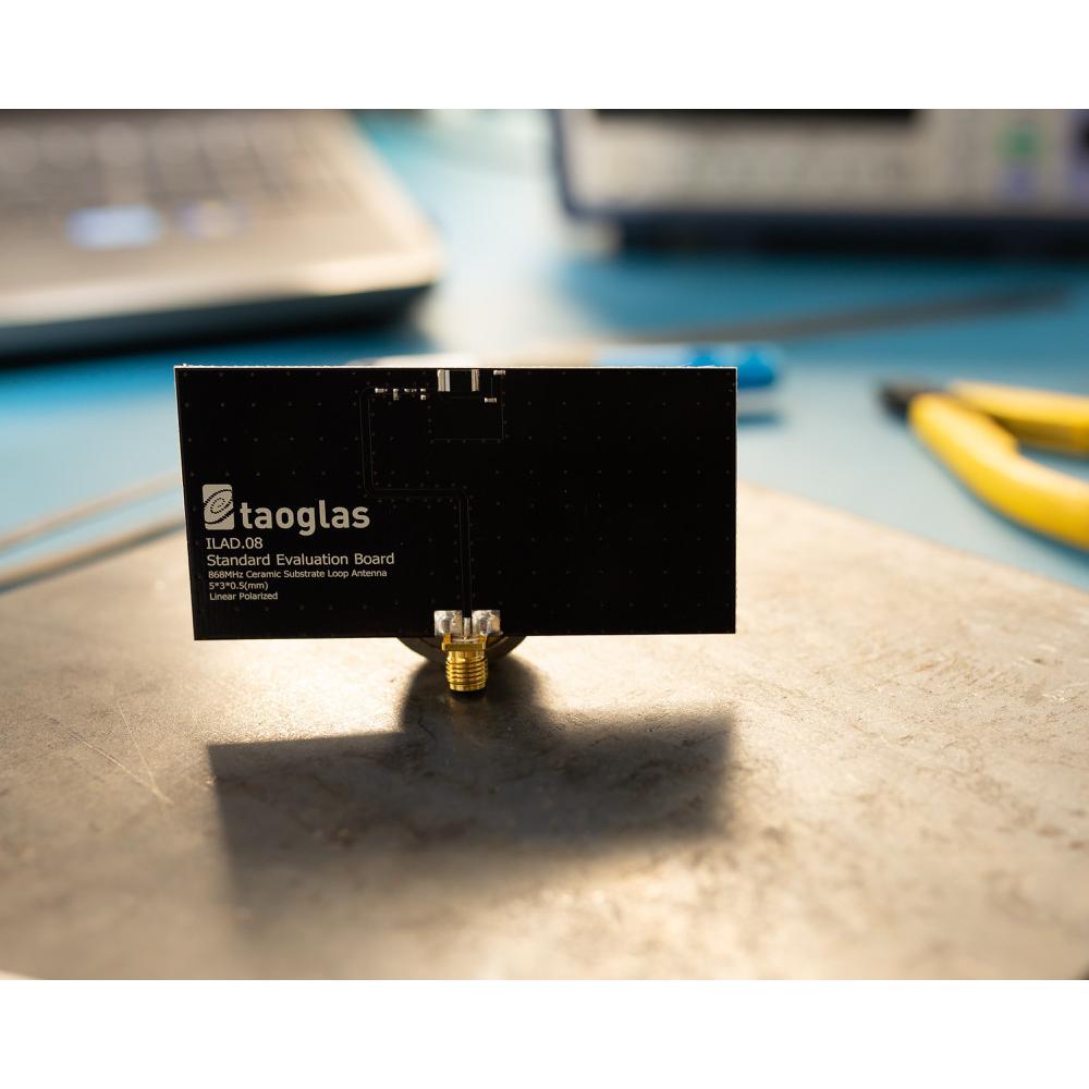 Taoglas-ILA.08 Antennas Antenna Embeded -0.91dBi Gain Automotive 3-Pin T/R