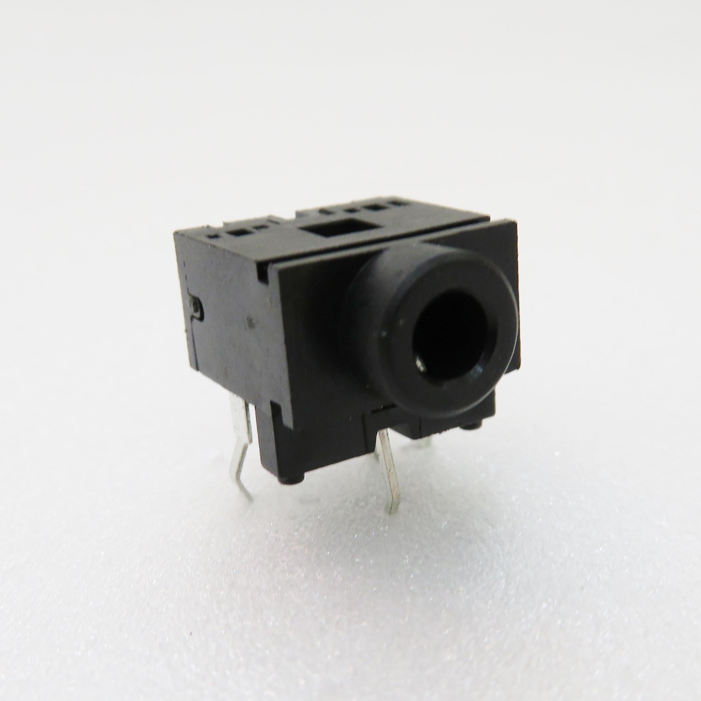 ADAM TECH-ASJ-6-4B Connettore audio e video Conn Stereo Jack F 4 POS 3.5mm Solder RA Thru-Hole 5 Terminal 1 Port