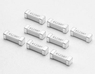 Littelfuse-04611.25ER16 Fuses Fuse Chip Slow Blow Acting 1.25A 600V SMD Solder Pad 10.1 X 3.12mm Ceramic CSA