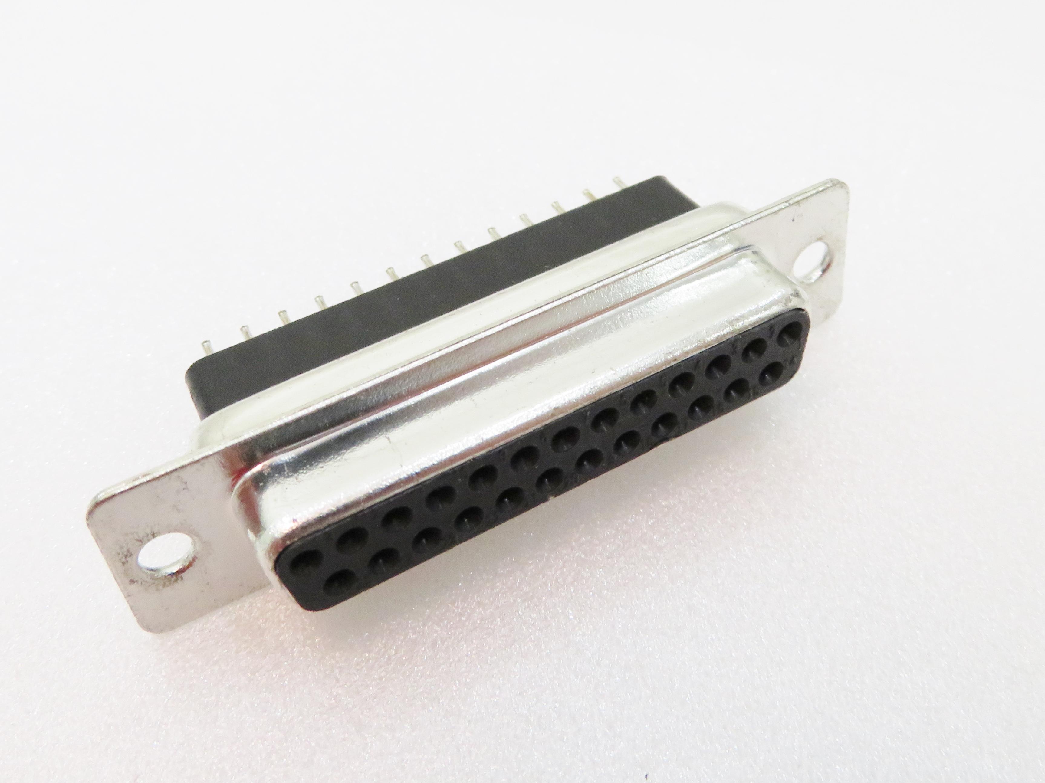 ADAM TECH-DB25-SE-1 Raccordement D ultra-miniaturisé Conn D-Sub SKT 25 POS 1.38mm Solder ST Thru-Hole 25 Terminal 1 Port Tray