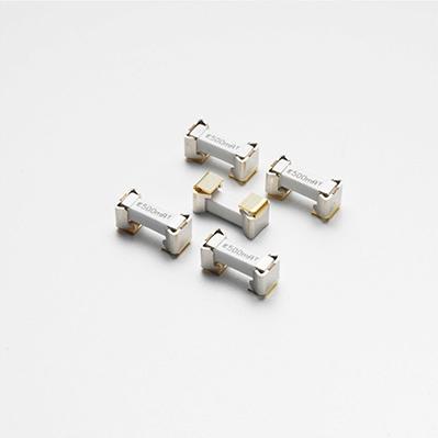 Littelfuse-0159002.MR 保险丝 Fuse Chip 2A 600V Holder Solder Pad 10.9 X 4.8mm Ceramic T/R cULus