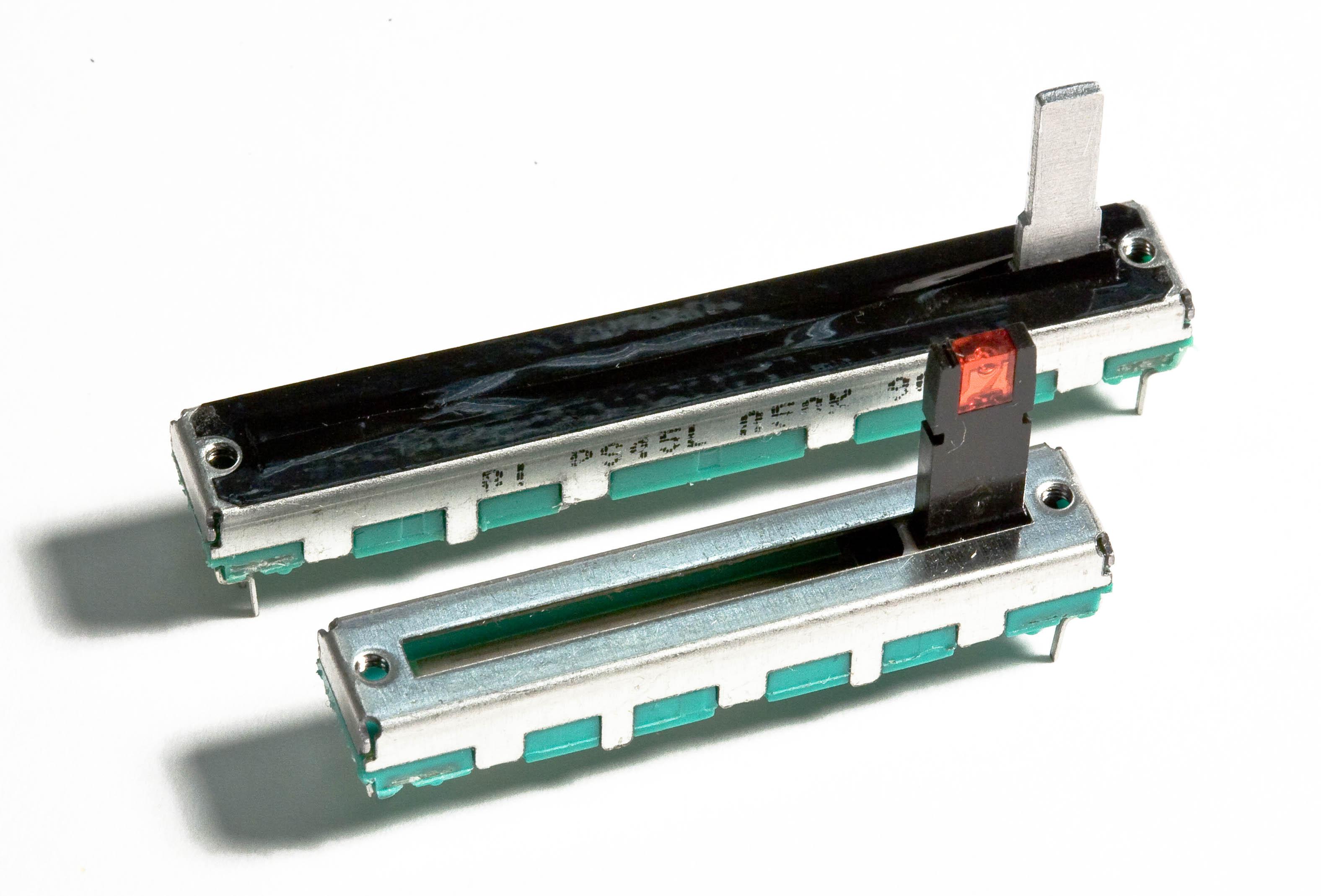 BI Technologies-PS20M-0PE1FBR20K Compensatore del resistori, potenziometri e reostati Res POT 20K Ohm 20% 0.05W(1/20W) (35 X 9 X 12mm) Pin Thru-Hole Box/Tray