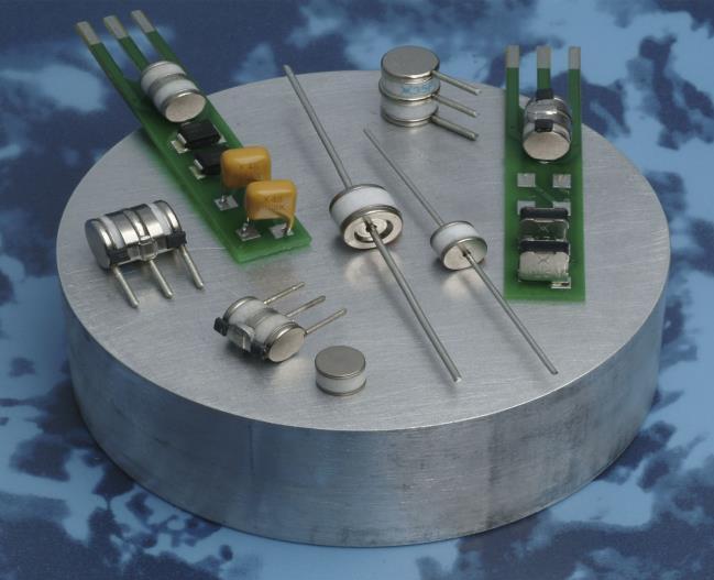 Littelfuse-RF2970-000 Gas Discharge Tubes - GDTs Gas Discharge Tubes 75VDC 2.5kADC 2.5AAC 1pF Solder Pad SMD