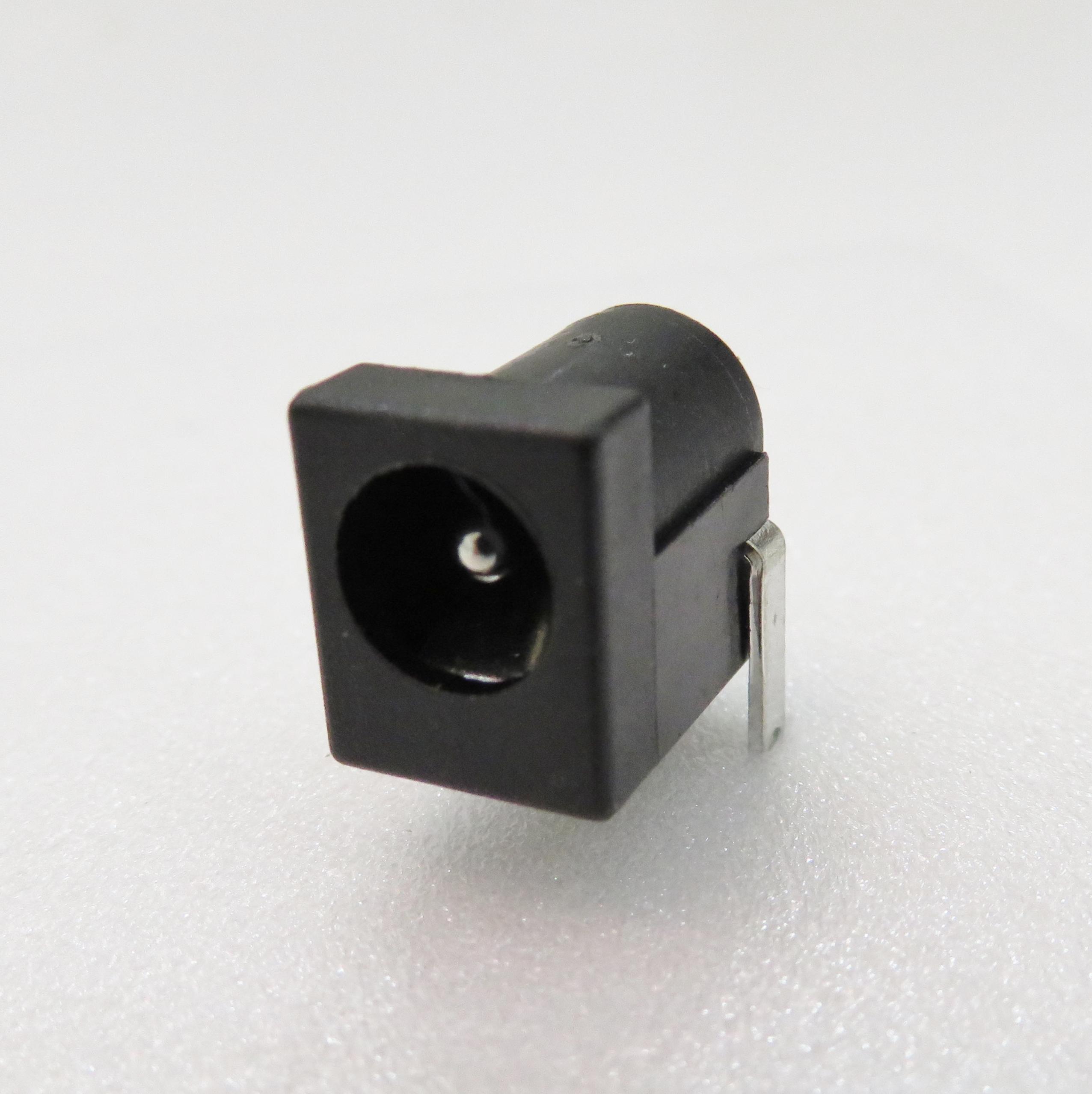 ADAM TECH-ADC-002-1 Steckverbinder Conn DC Power F 2 POS Solder RA Thru-Hole 3 Terminal 1 Port Bag/T/R