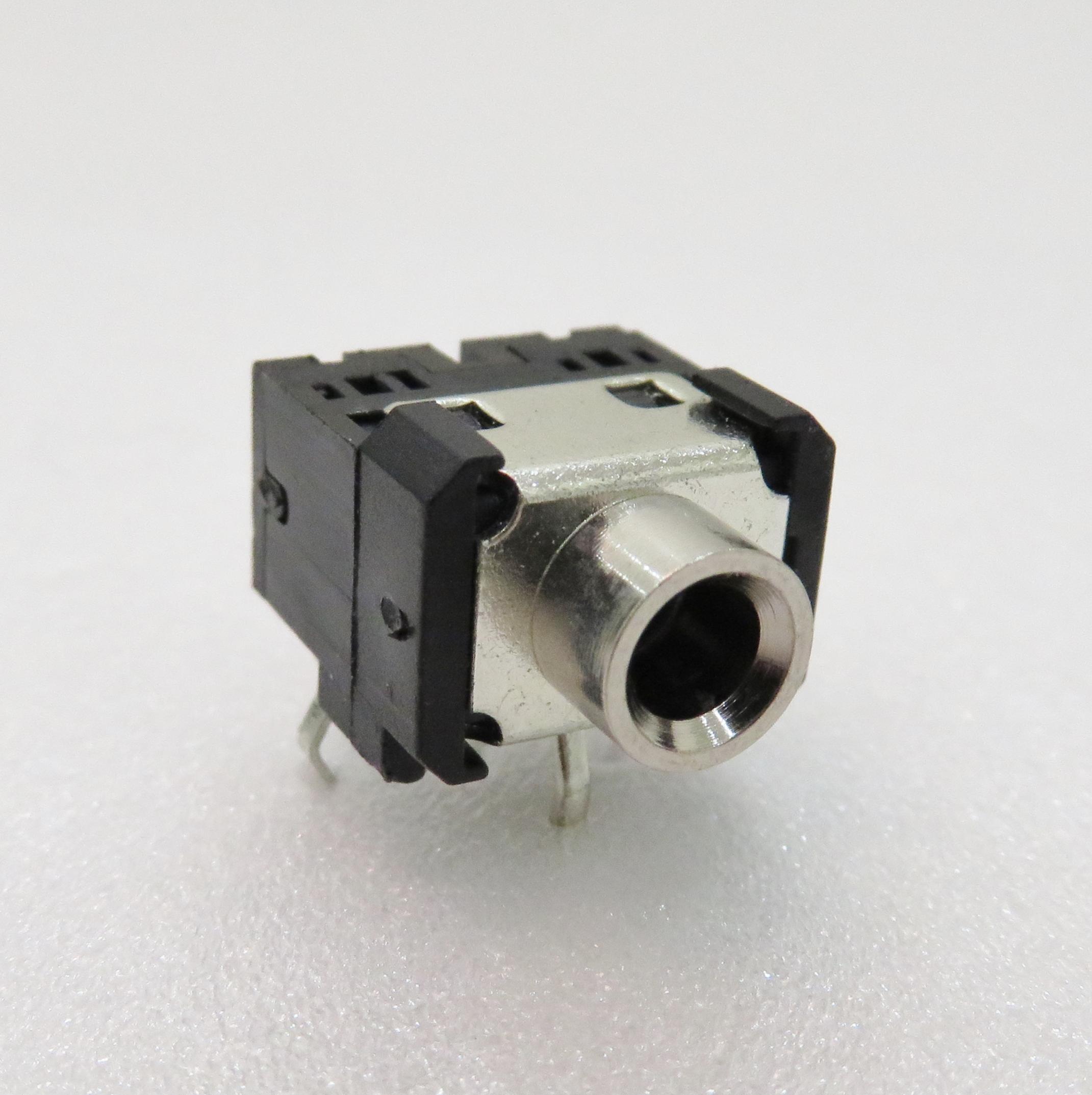 ADAM TECH-ASJ-7-3 Raccordement audio et vidéo Conn 3.5MM Stereo Jack F 1 POS Solder RA Thru-Hole 1 Port Bag/T/R