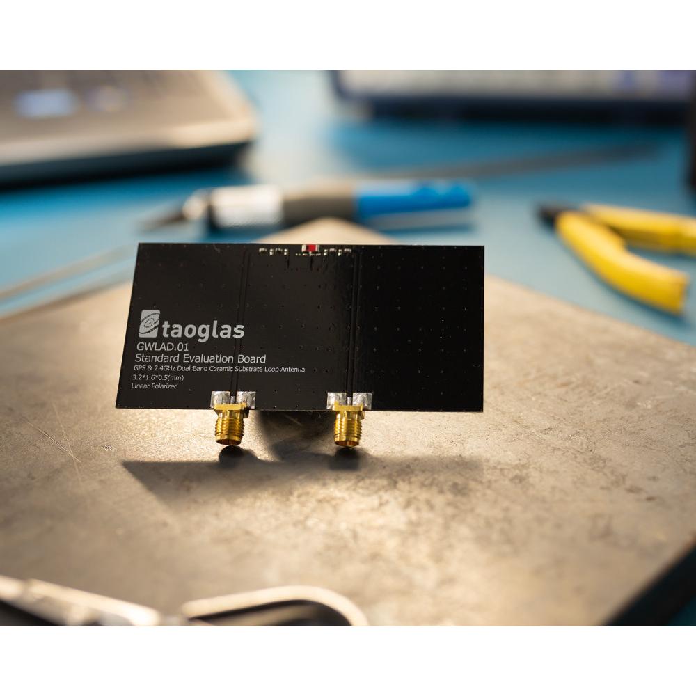 taoglas-GWLA.01 Antenne Antenna Loop 1.52dBi Gain 2500MHz 3-Pin SMD T/R