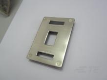 TE Connectivity-2134440-3 Accessoires de raccordement Connector Accessories Back Plate Straight Polycarbonate Nickel Tray