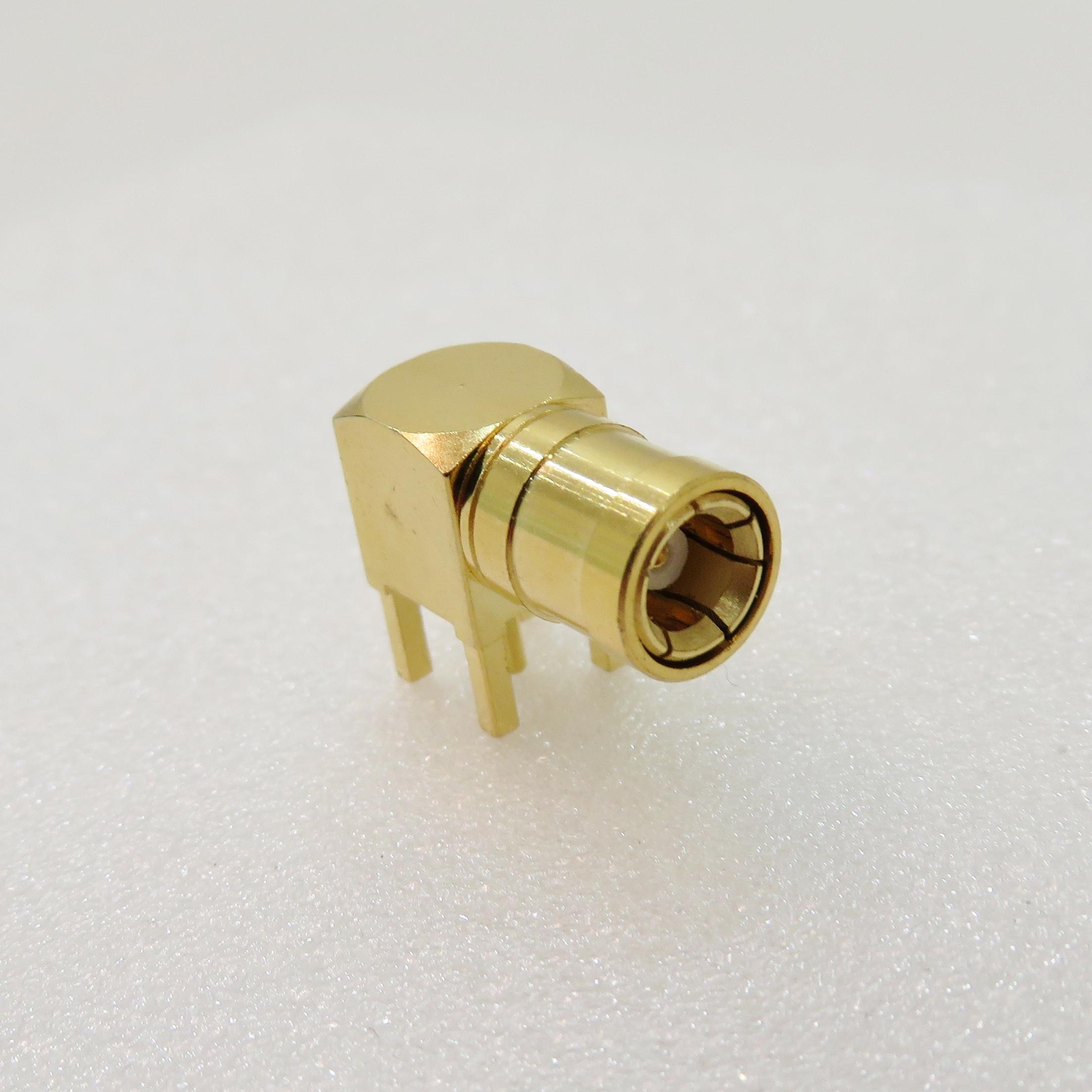 ADAM TECH-RF3-04-T-00-50-G RF-Steckverbinder Conn SMB 0Hz to 4GHz 50Ohm Solder RA Thru-Hole PL Gold
