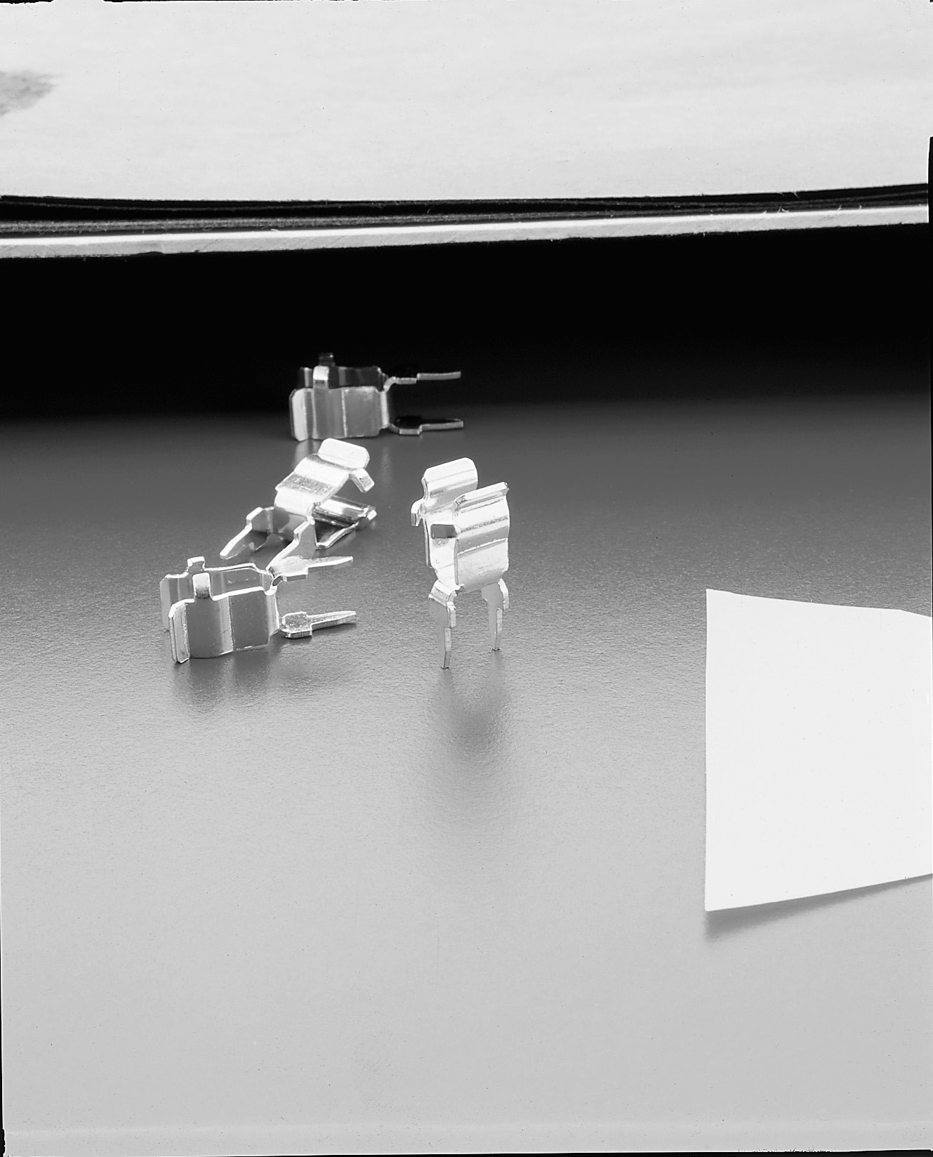 Littelfuse-05200001N Accessoires de fusible 05200001N Littelfuse Fuse Accessories Clip 10A Through Hole Pin - Arrow.com