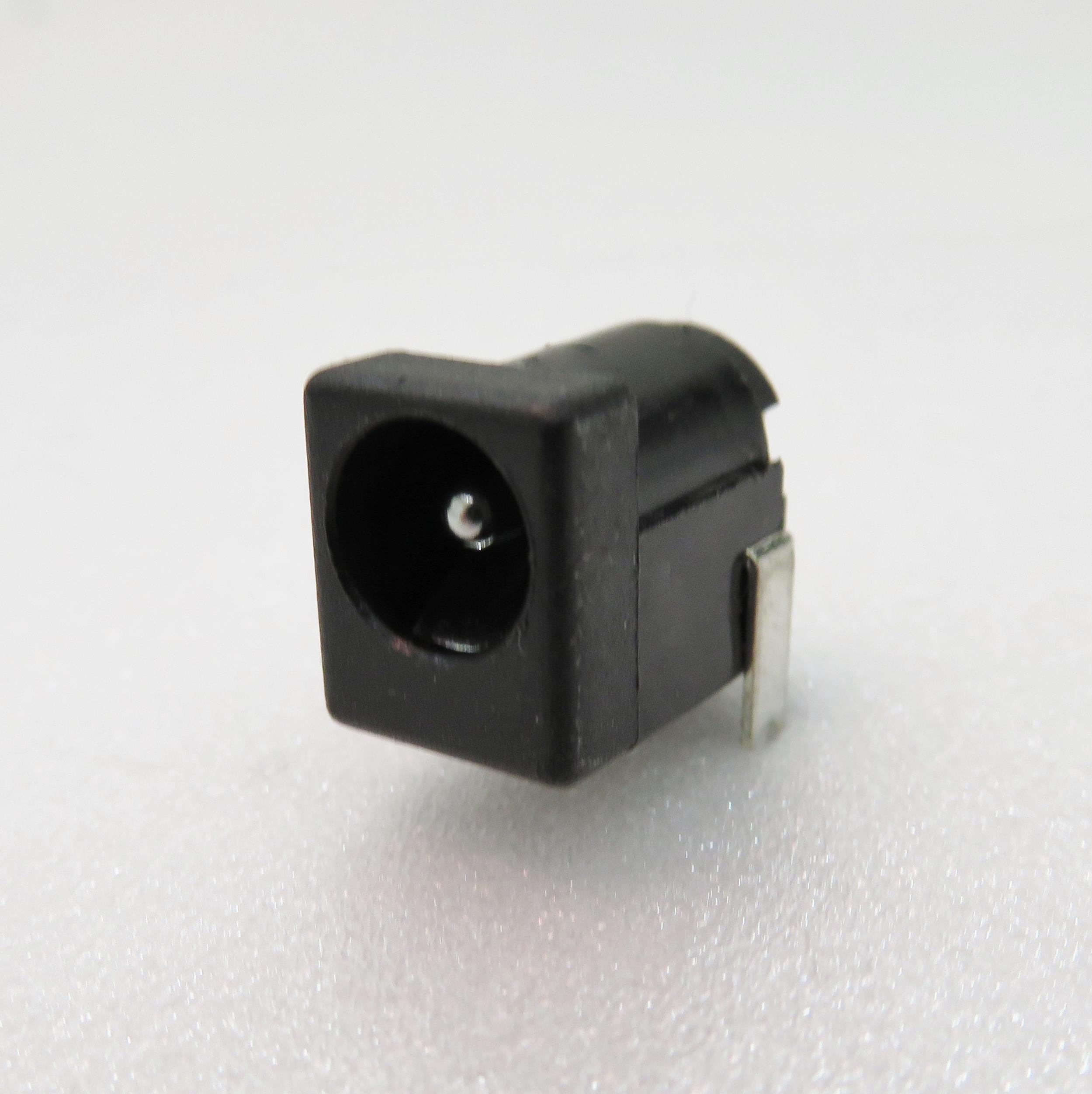 ADAM TECH-ADC-002A-1-RC Steckverbinder Conn DC Power F 2 POS Solder RA Thru-Hole 3 Terminal 1 Port Bag/T/R