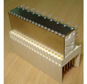 Amphenol Communications Solutions-HM2J71PE5118N9LF Steckverbinder, Mutterplatine Millipacs®, Back Plane Connectors, 2mm Hard Metric Series 5 Row Right Angle Header, Type B 19 Shielded with 95 Signal Pins and RoHS compatible