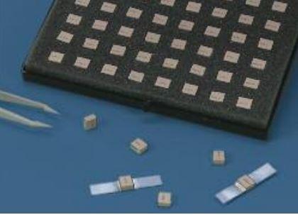 KYOCERA AVX Components Corporation-700C681FW1000XT Condensatore in ceramica multistrato Cap Ceramic 680pF 1000V C0G 1% Pad SMD 125°C Low ESR T/R