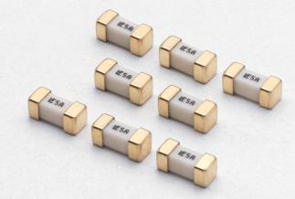 Littelfuse-0448004.MR Fusibili Fuse Chip Very Fast Acting 4A 125V SMD Solder Pad 2410 Ceramic T/R CSA/PSE/UL