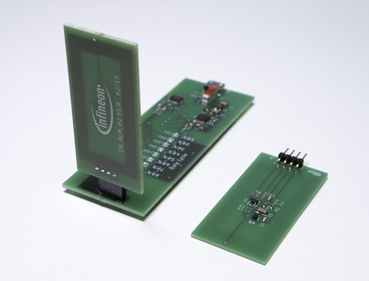 Infineon Technologies AG-EVALNLM0011DCTOBO1 Cartes et kits de développement RF/sans fil NLM0011 NFC/RFID Tag and Transponder Evaluation Kit